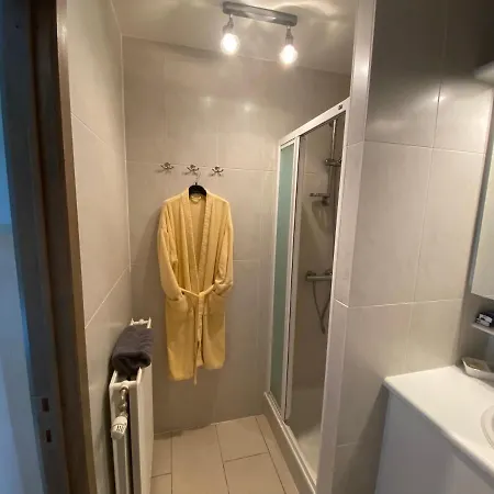 Ruim En Zonnig 2 Slaapkamer App Met Zongericht Terras Apartamento